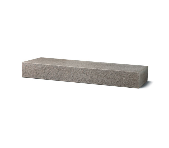 Produktbild på blocksteg i granit med flammad topp och front;i måtten 1500x350x1500 mm och i färgen Bohus grå.