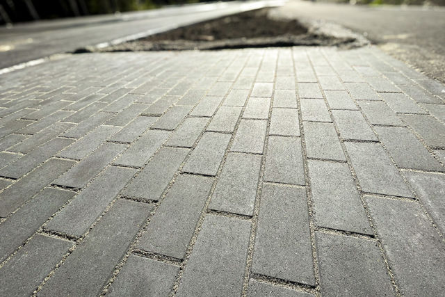 Gråa munkstenar i förband;fogade med Romex Ecofine.