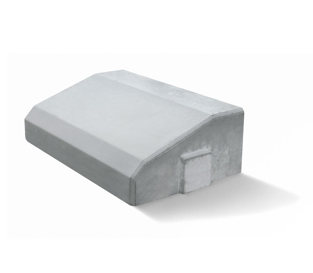 Produktbild på ett rondellelement med måtten 800*500*250mm i betonggrått utförande. Här visas fronten och högersidan av elementet.