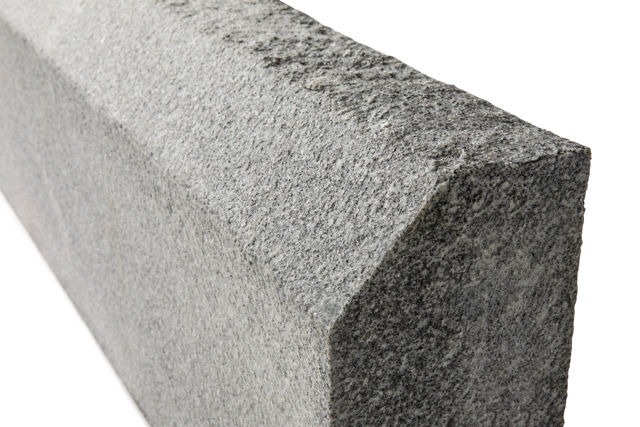 Profilbild på en rak kantsten RFF4