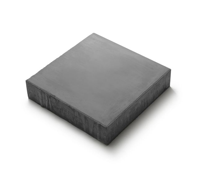 Produktbild på den våtpressade Klaraplattan med måtten 350x350x80 mm i färgen svart.