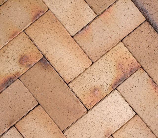 Produktbild av marktegel i en bränd gul ton. Markteglet har formatet 100x200x52 mm